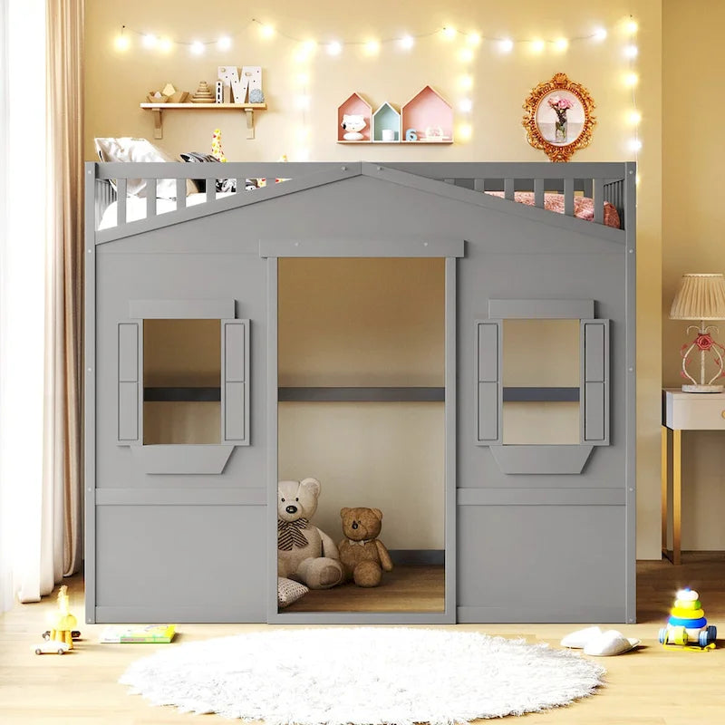 Hochbett aus Massivholz in Doppelbettgröße in Hausform mit Leiter und Gaming-Bereich unter dem Bett