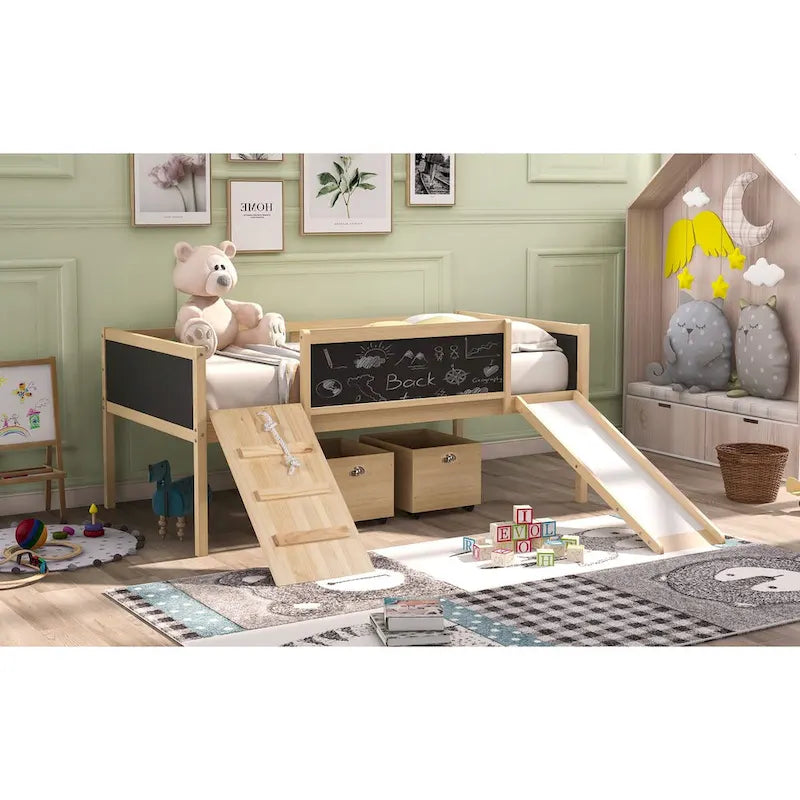 Hochbett in Einzelbettgröße mit drei Tafeln, zwei Aufbewahrungsboxen und Rutsche, perfekt zum Spielen im Kinderzimmer