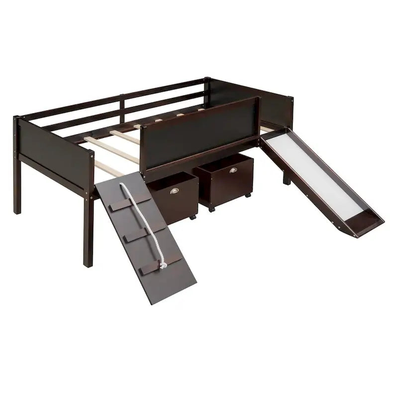 Hochbett in Einzelbettgröße mit drei Tafeln, zwei Aufbewahrungsboxen und Rutsche, perfekt zum Spielen im Kinderzimmer