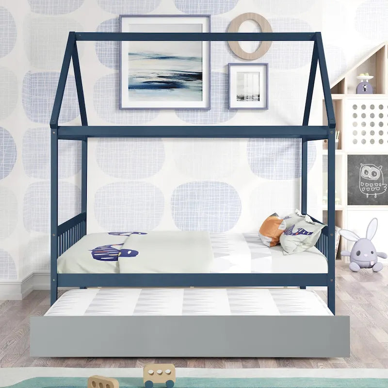 Hausbett in voller Größe mit Ausziehbett und charmantem Dachdetail