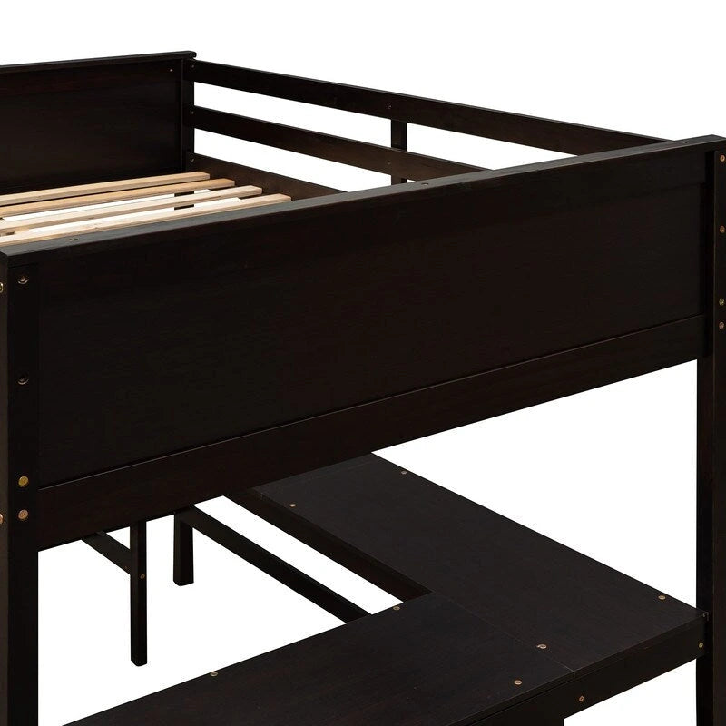Hochbett in voller Größe mit Regalen und Schreibtisch